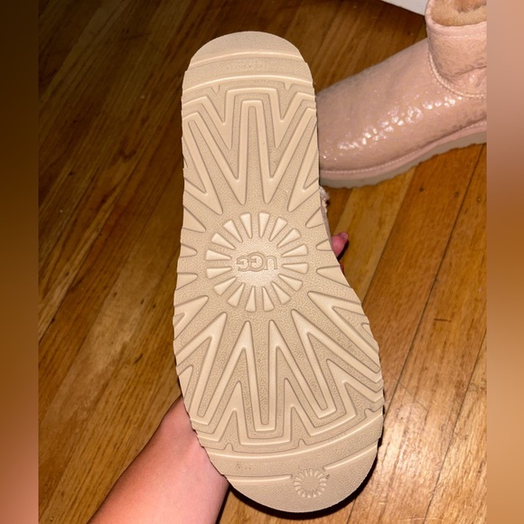 Pink leopard uggs - Picture 2 of 2